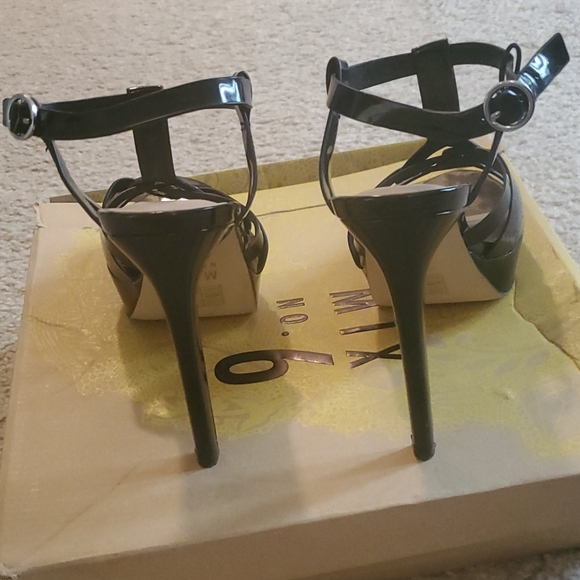 Mix No. 6 'Taylla' Black Patent Pump - Picture 6 of 7